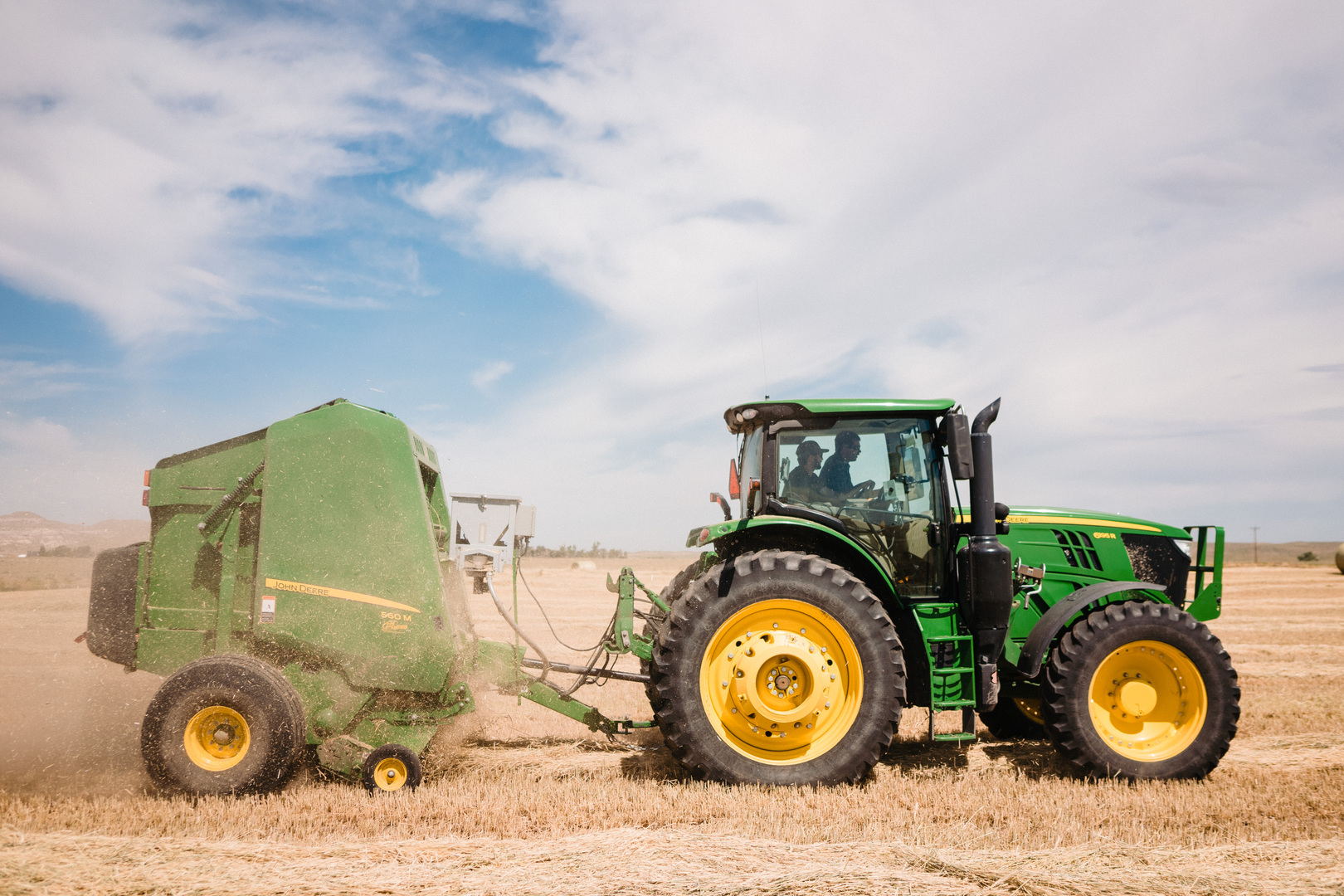 21st Century Equipment Hay Product Spotlight: 560M and 560R Round ...